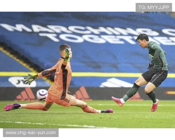 热刺边路突破制造优势，孙兴慜倒钩破门惊艳全场